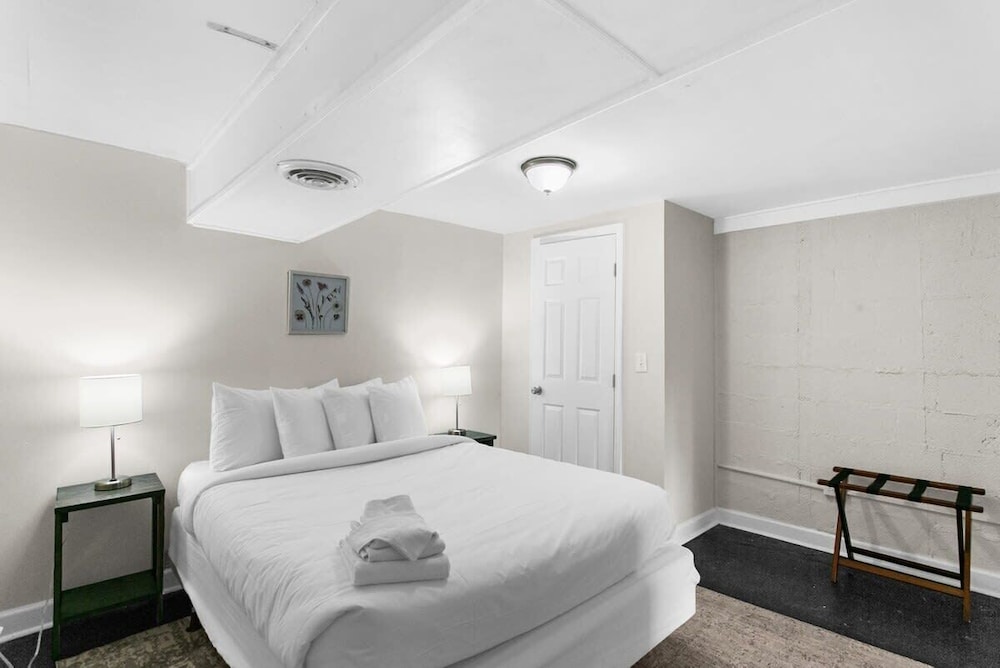 Dugan Ave Unit B