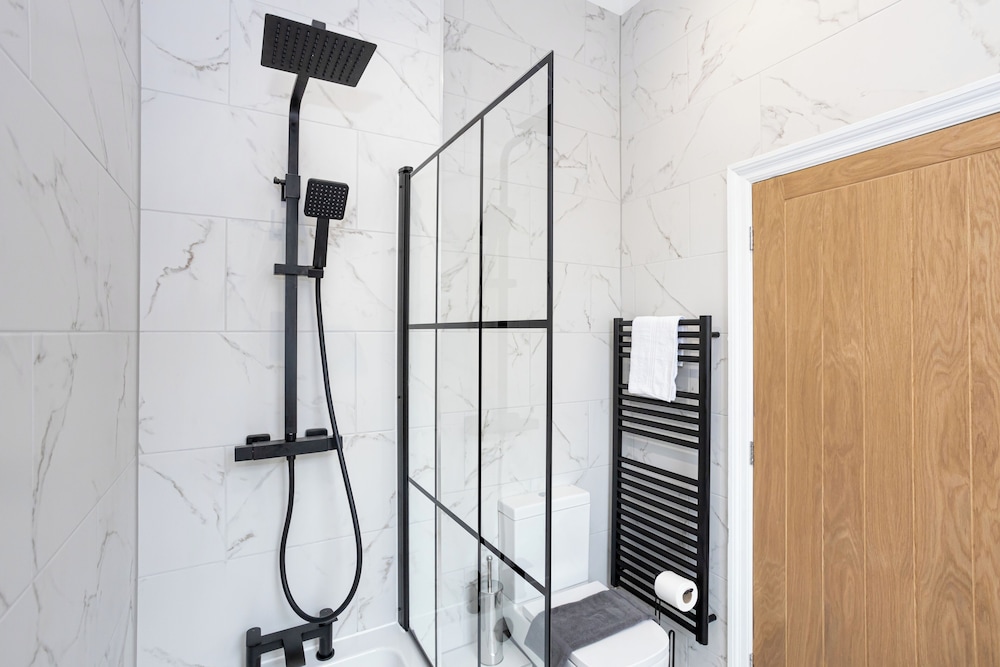 Flat 2 15 Longley Road