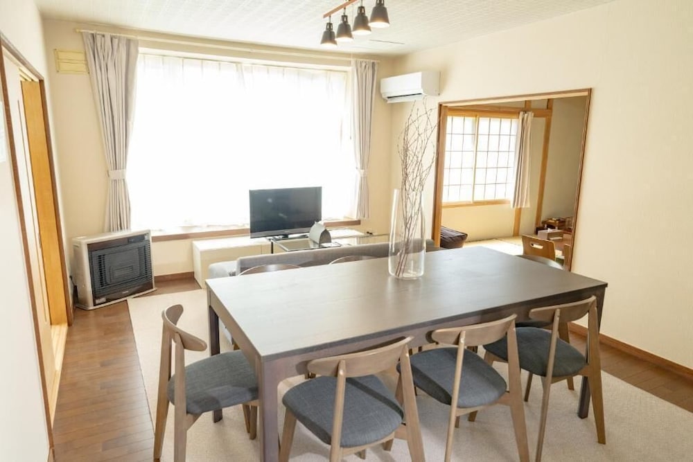FURANO RETREAT