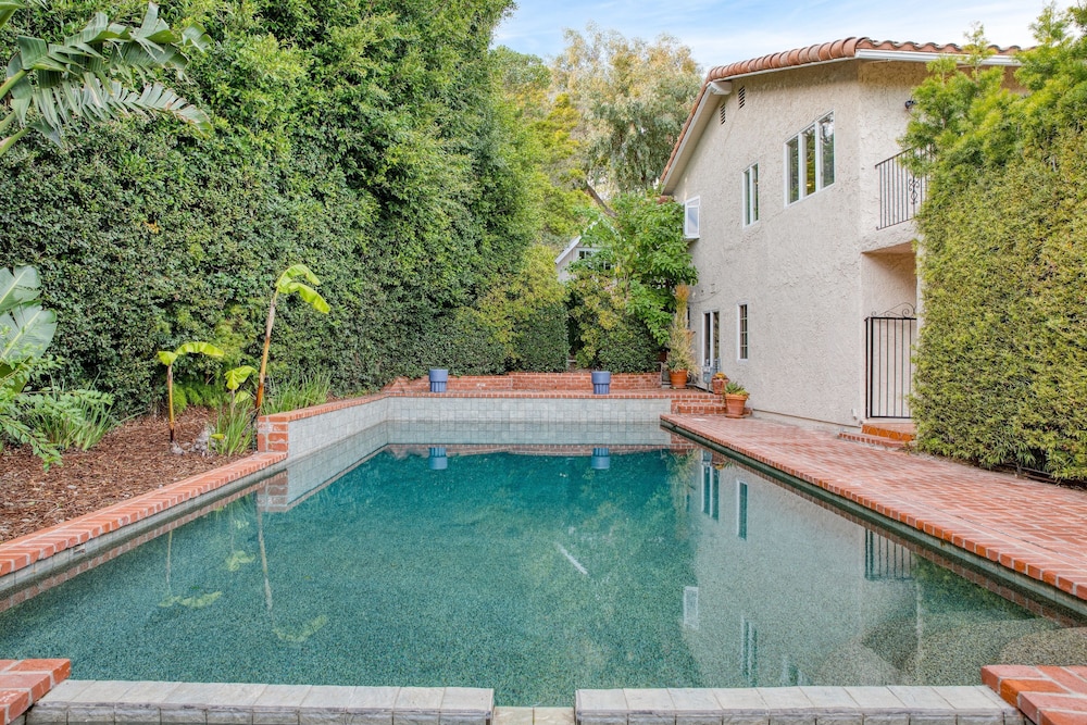 Dume Point by Avantstay Tennis Pool in Malibu