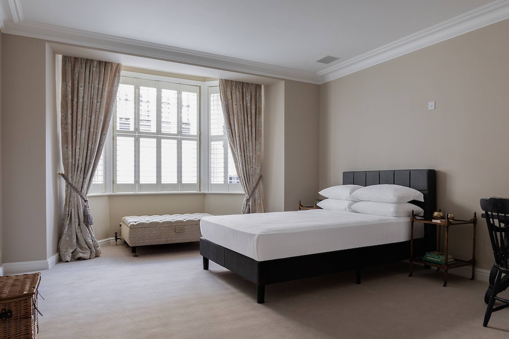 Earl's Court Square XI by Onefinestay