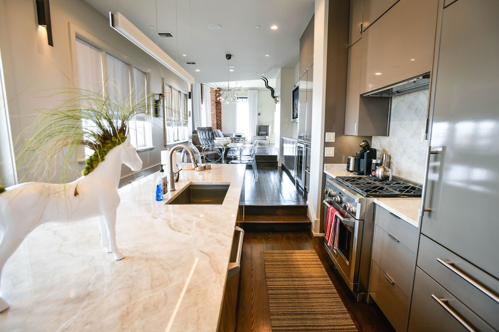 Skyline Penthouse - Image 2