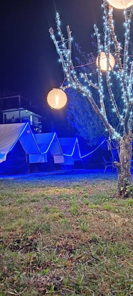 Red Leaf Resort & Cafe