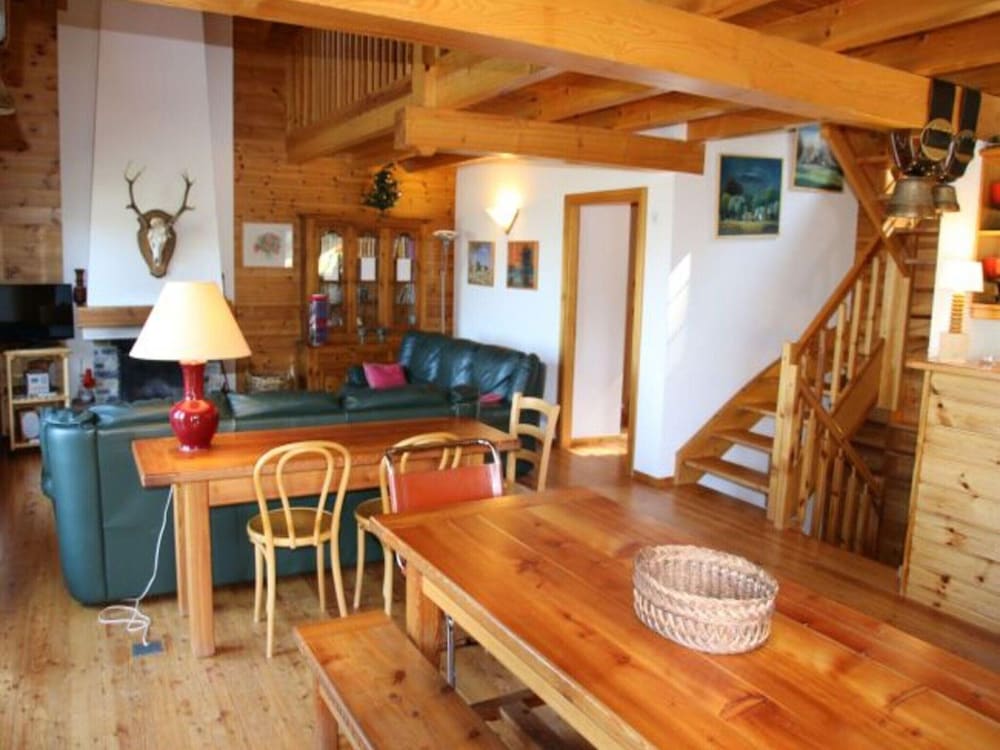 Spacious Chalet Amidst Mountains