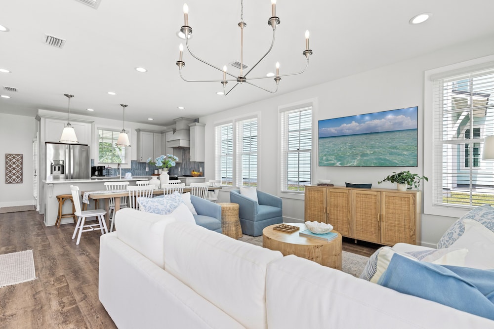 Spacious 6BR Beach Home Sleeps 15 Relax & Reconnect at Coastal Breeze