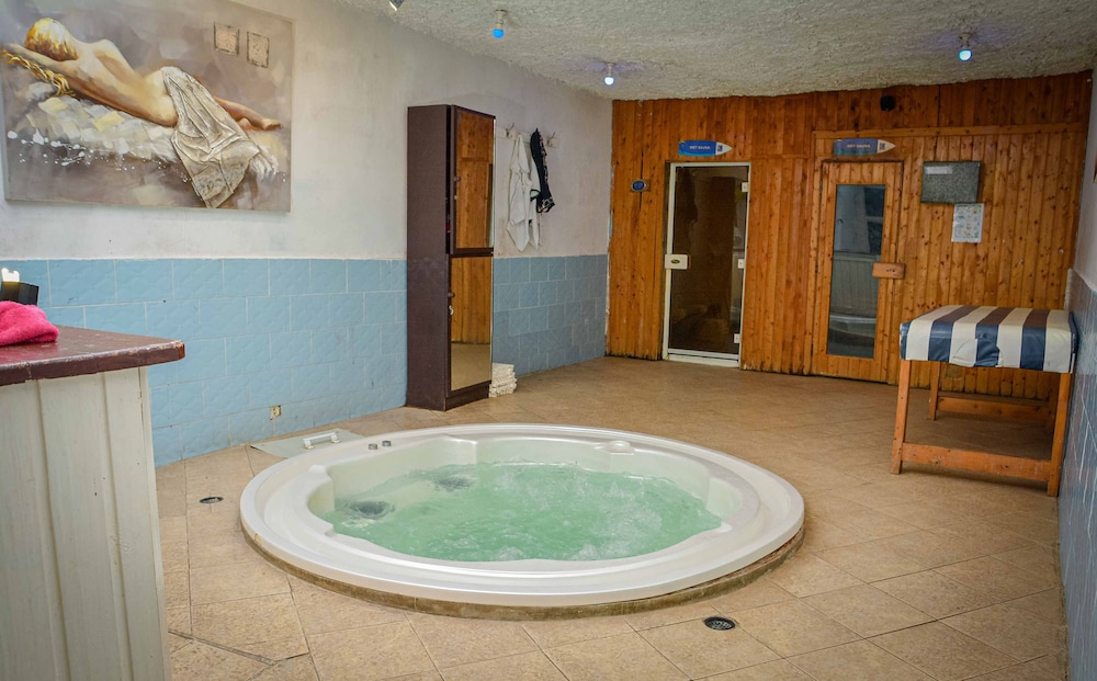 Best Western Jangwani Sea Breeze Hotel
