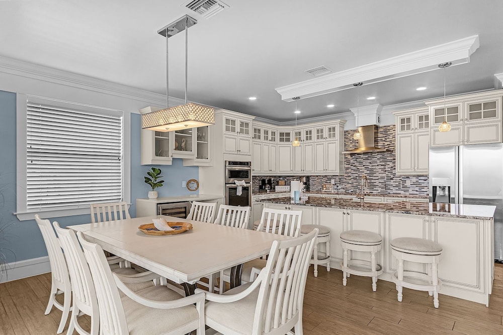 571 Seabatical: Canal Front With Pool! 5 Bedroom Home