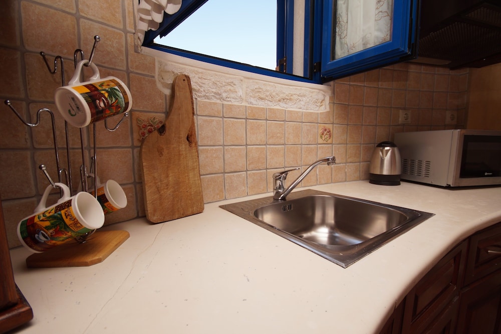Mathraki Resort