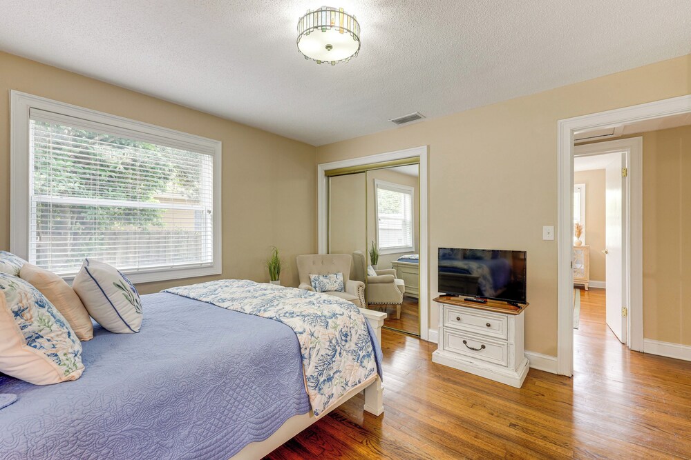 Family Home 5 Mi to Riverwalk & Jaguars Games!