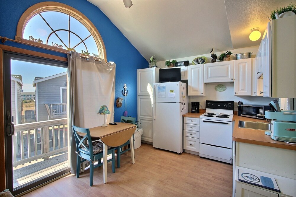 15 Don't Worry Be Happy Studio Bedroom Condo by RedAwning