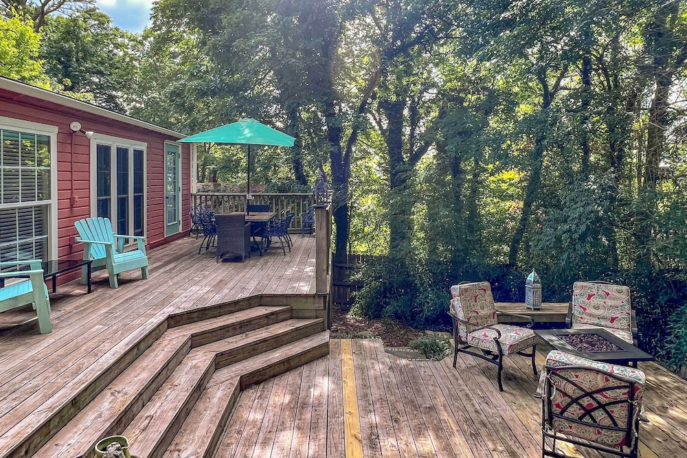 Eclectic 'osage Cottage' in Historic District