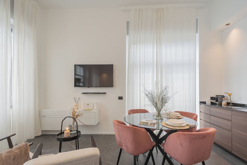 Piccola Como Lotus by Rent all Como