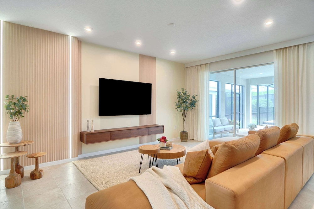 Luxury 7BR Villa, Pool, Spa & Game Room