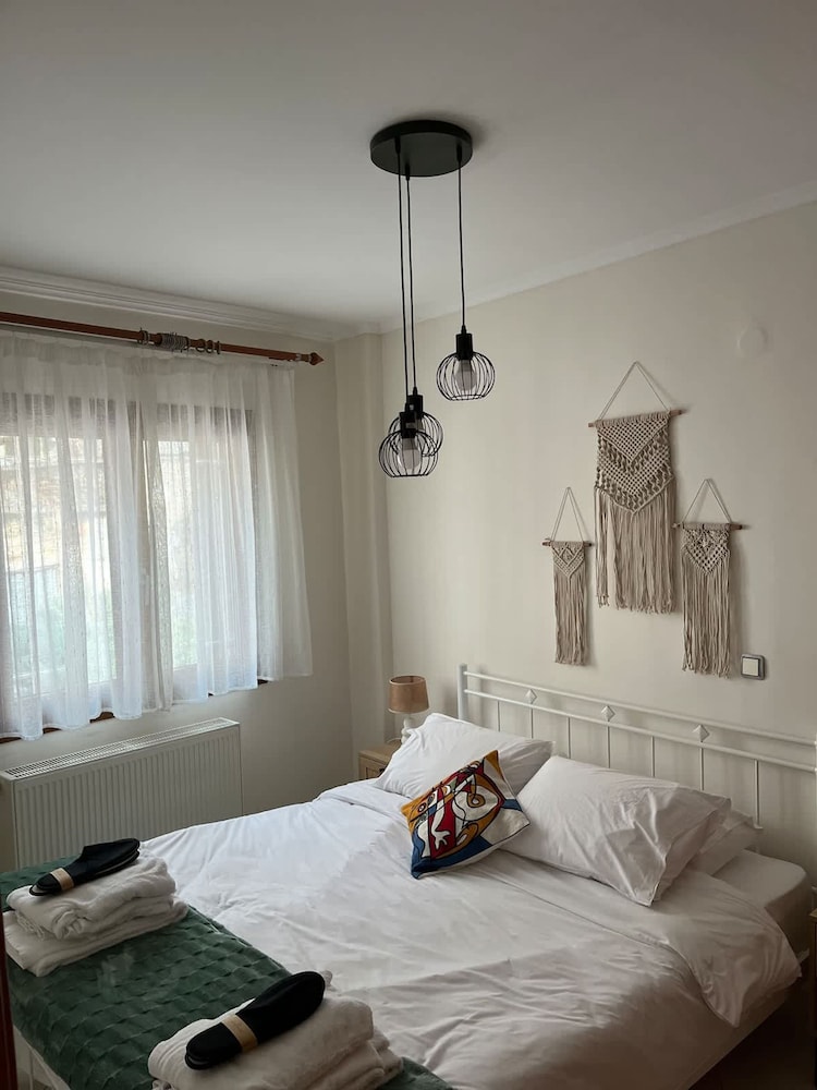 Cozy Apartment in Old Town Ano Polis