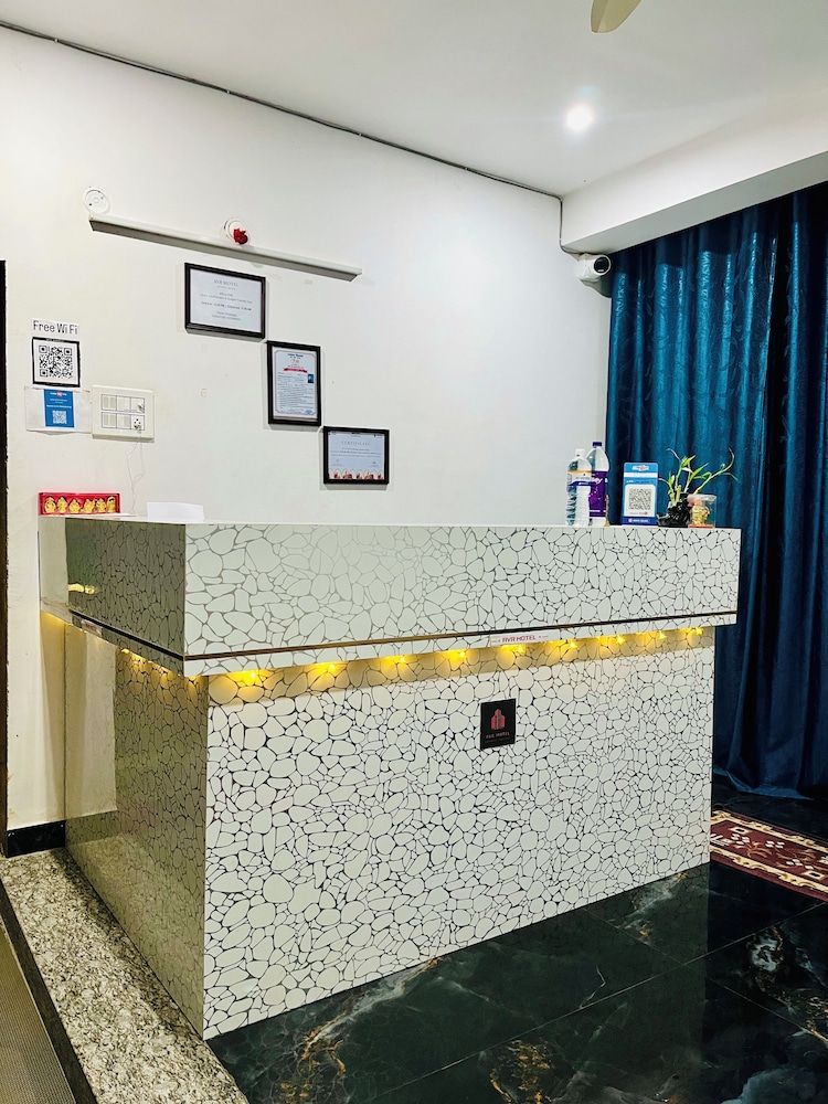 AVR MOTEL