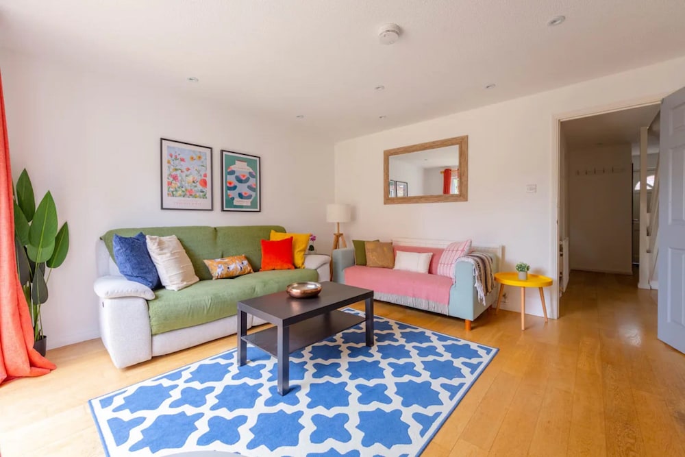 Bright 3 Bedroom House With Terrace, 16 Mins to Big Ben