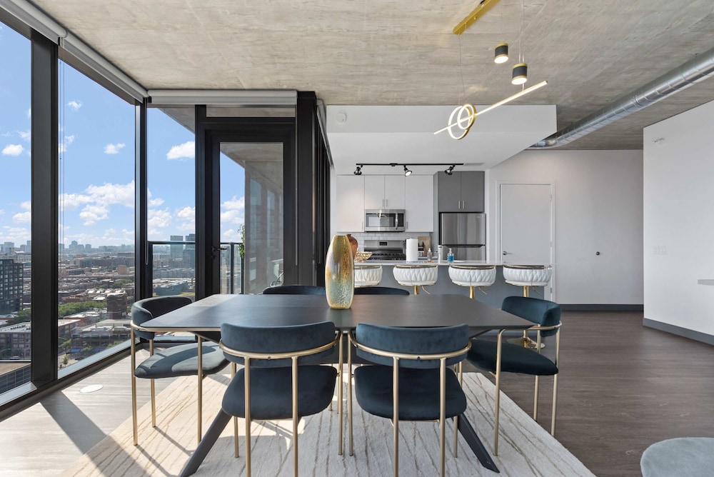 Cloud9 6 apt for 30ppl Fulton Market The Nouveau