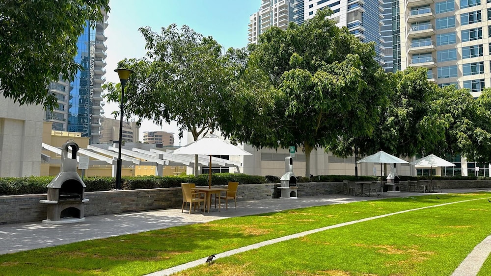 Enchanting 1BR w Balcony Overlooking Dubai Marina