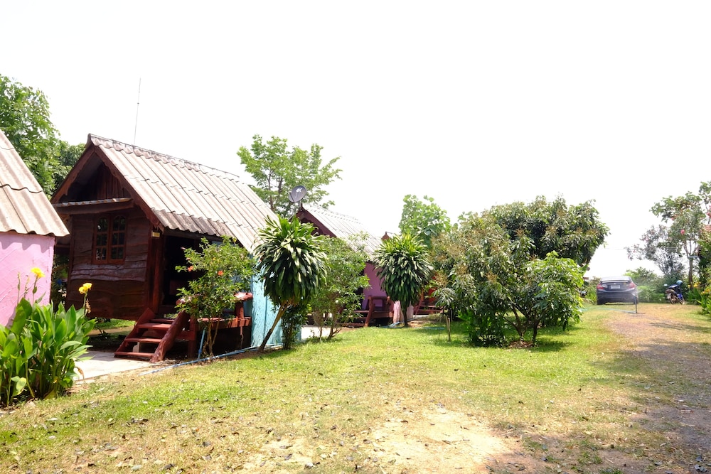 Baanpakrimklong Sukhamon Homestay & Resort