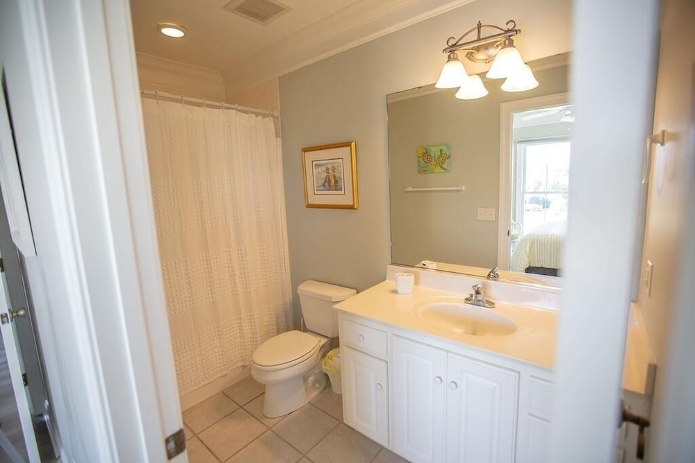 Paw-paw's Place 6 Bedroom Home by RedAwning