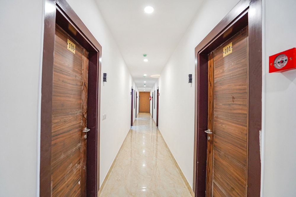 Fabhotel Amayra Inn