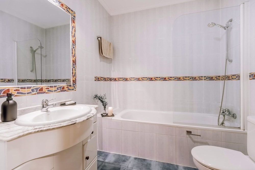 Quirigua - 2 Bedrooms and Office in Chamber