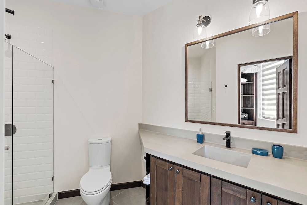 Stylish Condo in the Heart of Las Catalinas with Vibrant Design & Exclusive Beach Club Access