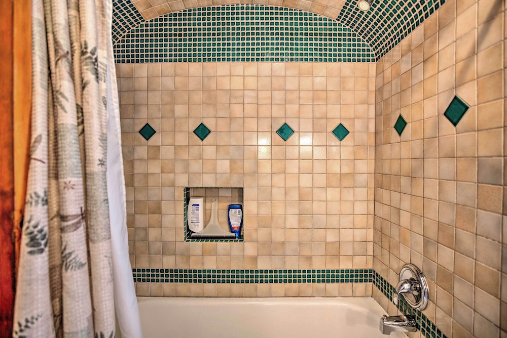 Cozy Cedarburg House - Walk to Historic Downtown!