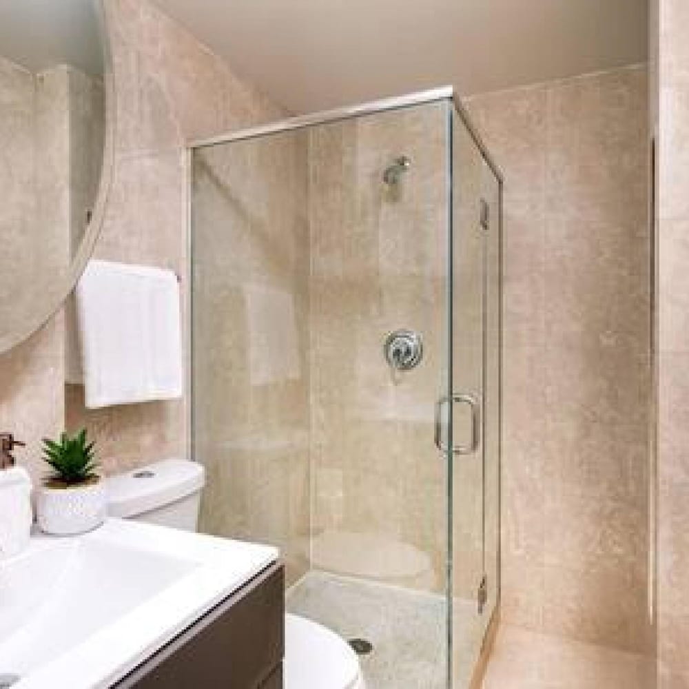 73-208 New 2BR 2bath UWS Doorman Gym