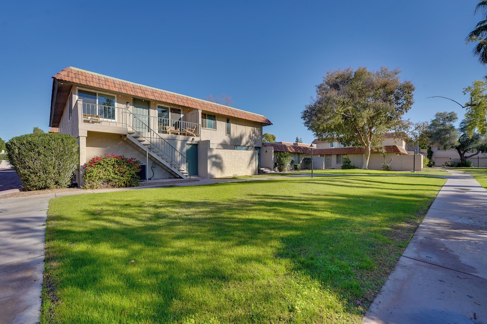 9 Mi to Downtown Tempe: Condo w/ Pool Access