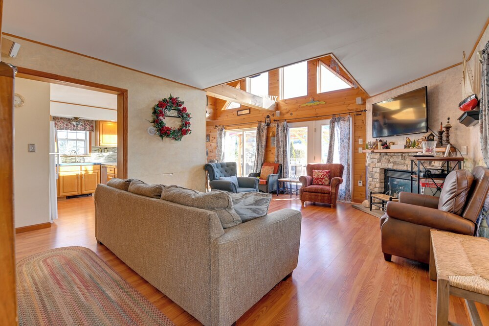 Steps From Lake George! 8-acre Home w/ Dock Access