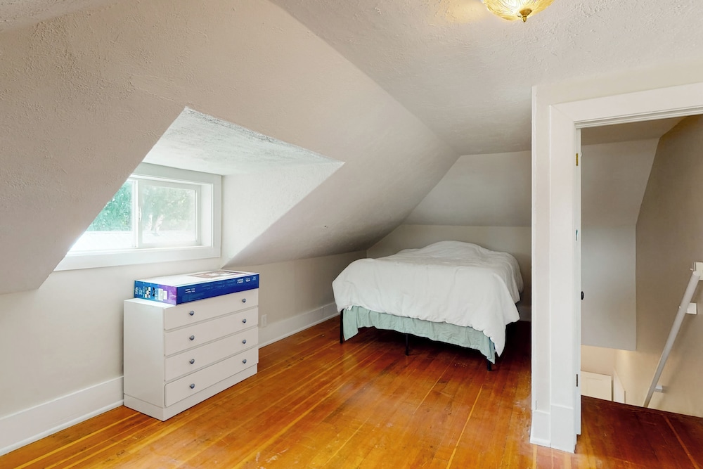 2BR Home w/ Mountain View, W & D, Private Yard