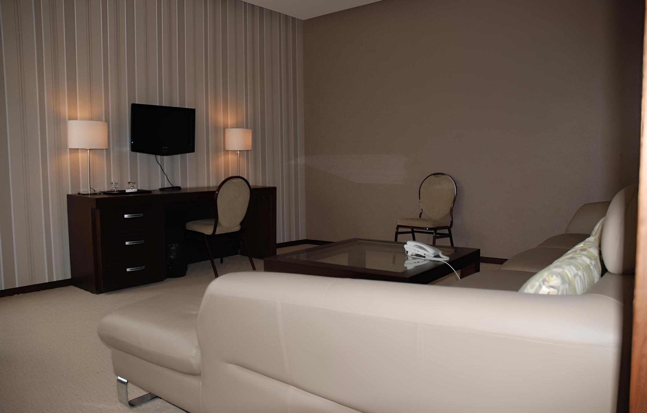 D'Plaza Hotel