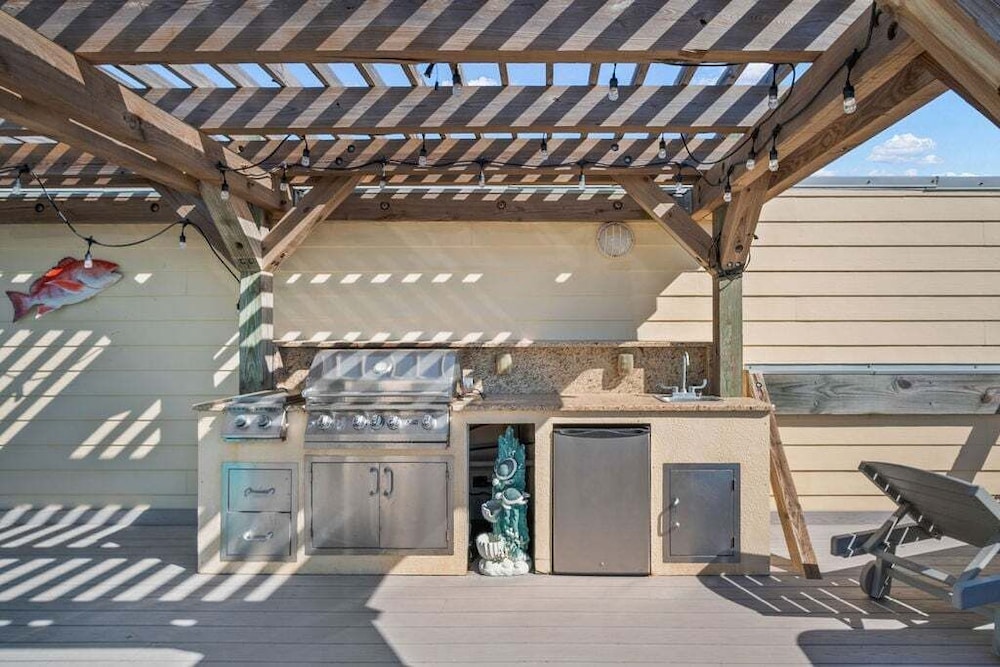 Shorely A Good Time - Water Views! Roof Top Hot Tub!