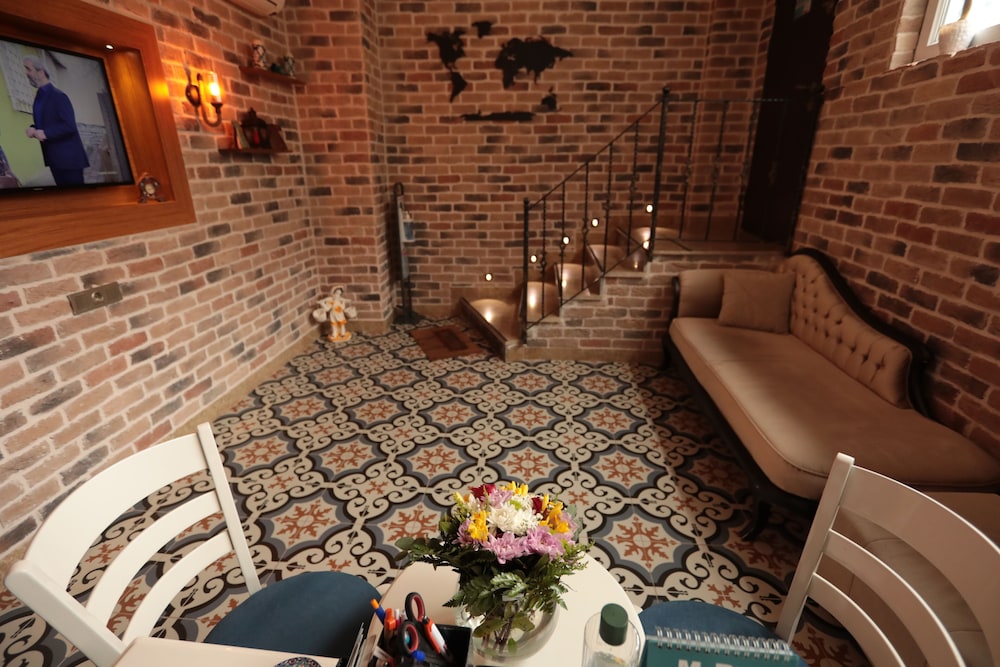 White Pearl Apart - Image 10