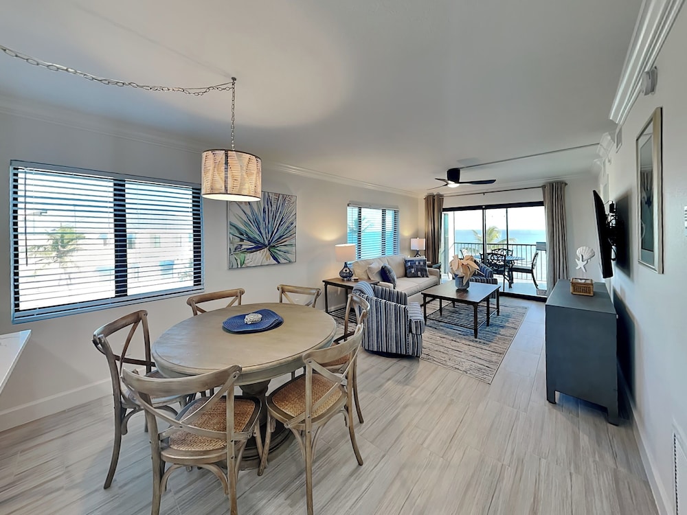 Seaside 4 by Distinctive Beach Rentals