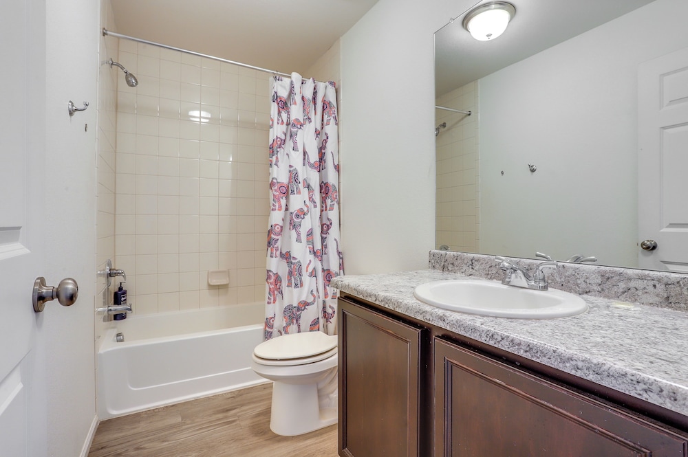 10 Mi to Dia: Family Home w/ Yard!