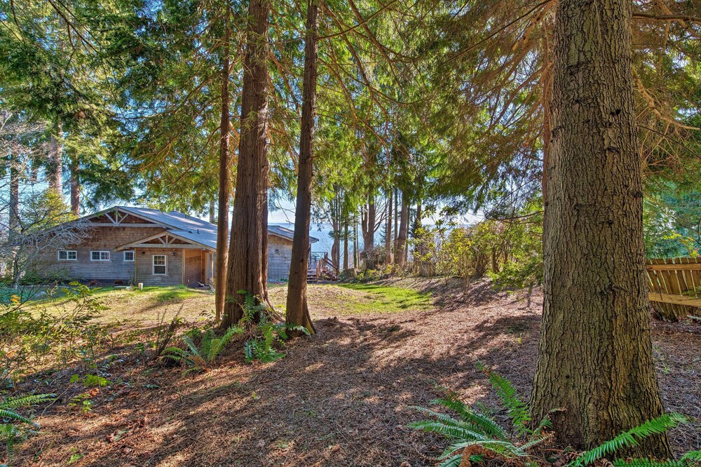 Puget Sound Escape: Private Beach & Oversized Deck view 4