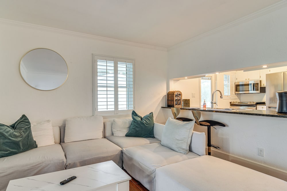 5 Mi to Dtwn: Pet-friendly Home in St Petersburg!