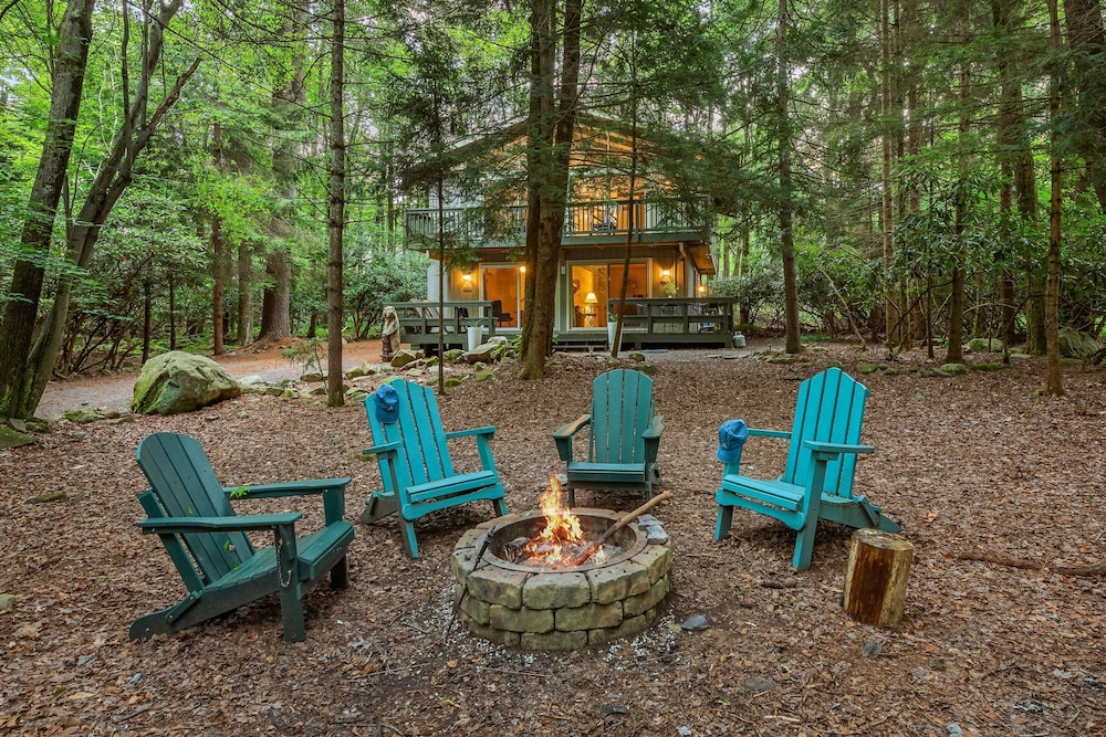 The Four Seasonal by Avantstay Hot Tub Spacious Deck Fire Pit