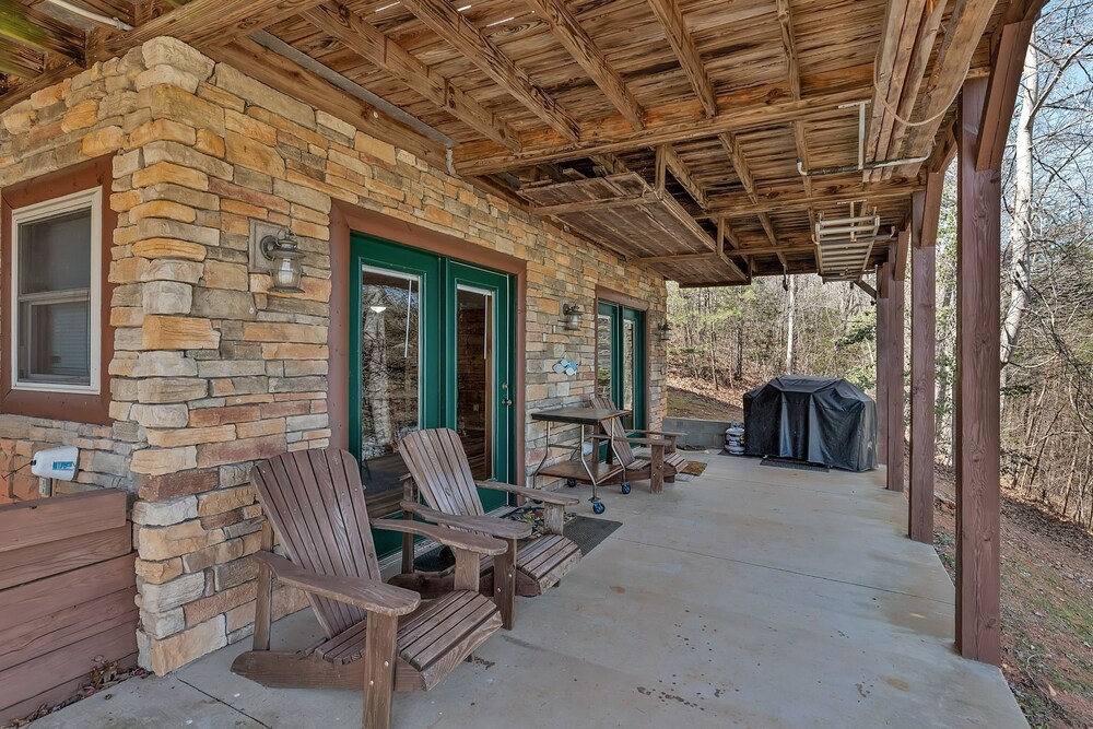 Beautiful Lakefront Log Cabin On Peaceful Laurel Lake - Lake Lure Area 3 Bedroom Cabin by Sunscape Property Management view 5