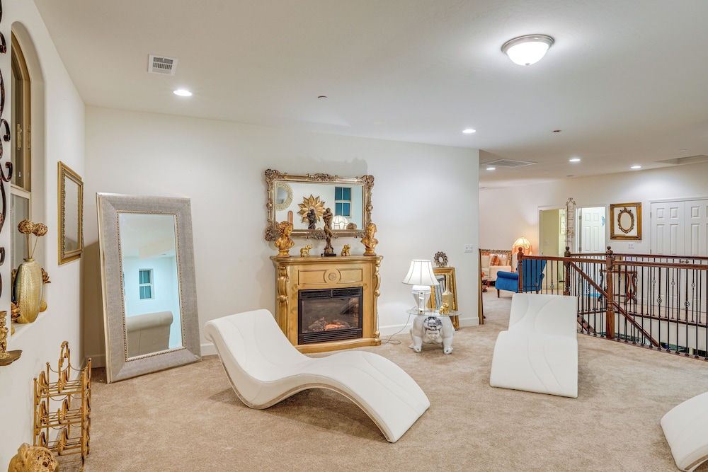 4 Mi to Csub Campus: Spacious Home w/ Yard