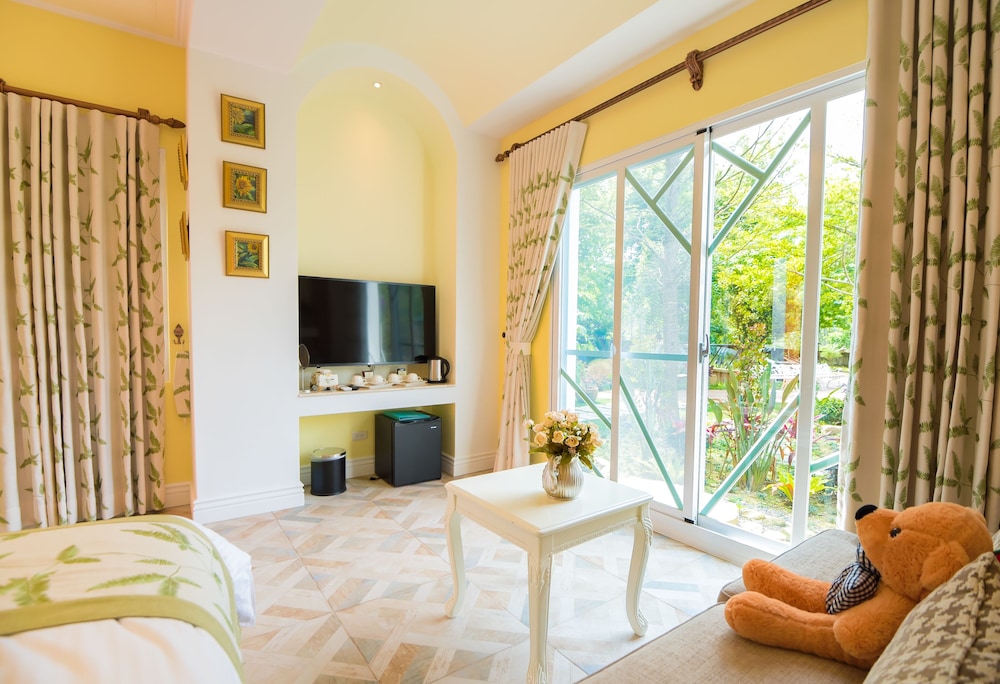Saint Paul Villa view 3