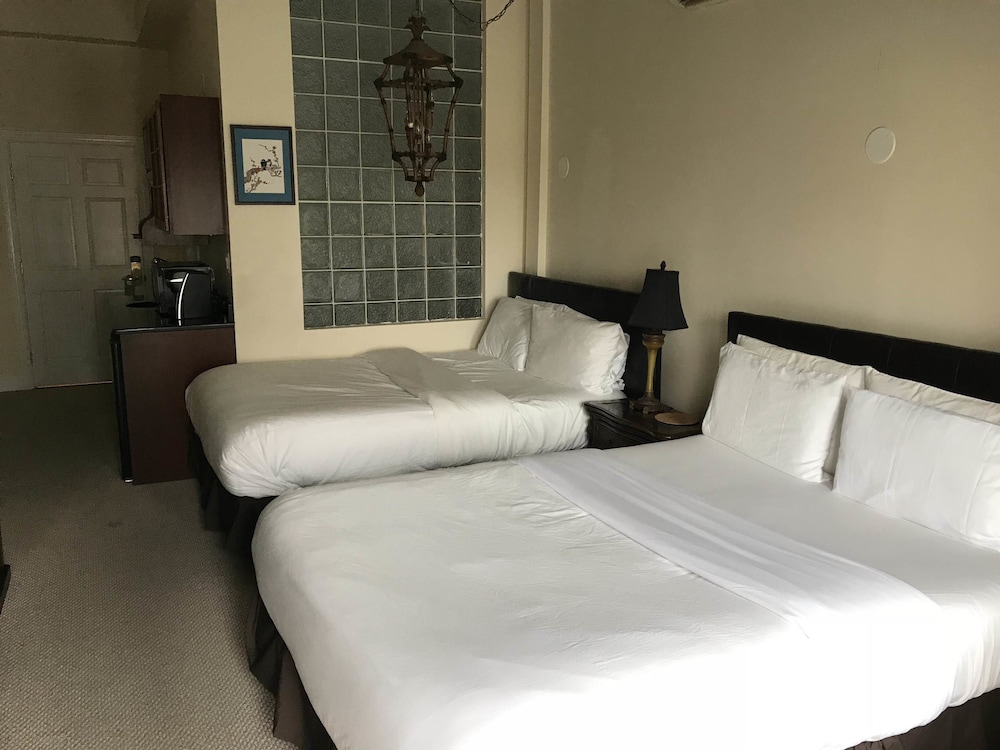 Columbia Vacations - The Columbia Inn at Peralynna Manor - Property Image 3