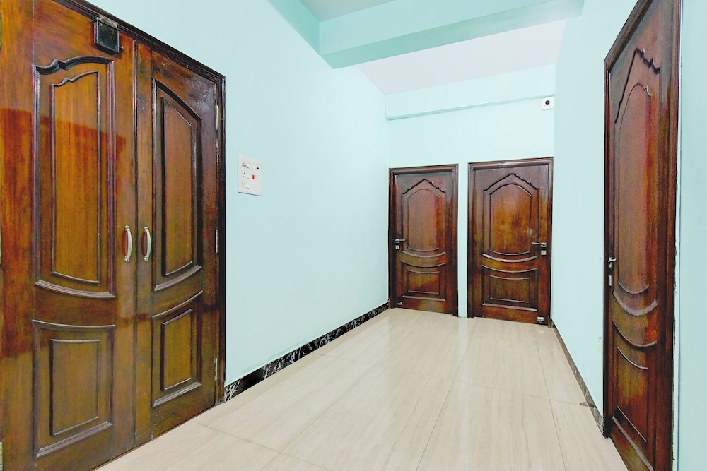Fabhotel Rb Palace