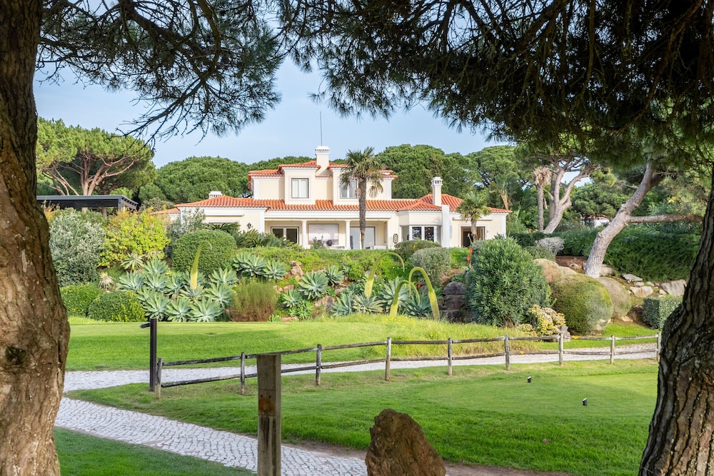 Fairview Villa by Cadenzalux