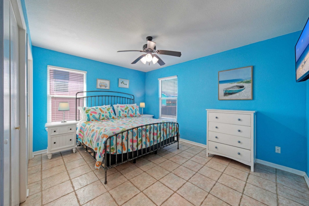 Coastal Retreat w/ Pool, BBQ & Sunset Views Beers and Sunshine by Avantstay