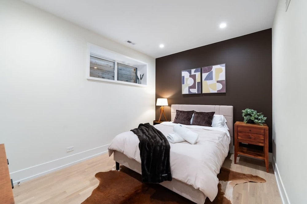 Stunning 5BR Home With 2 Rooftops Sauna Hot Tub