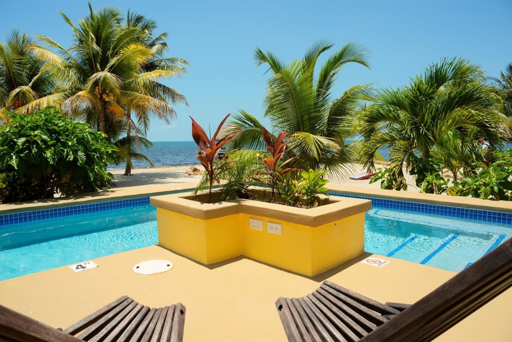 Lucky Duck Villa - Huge Beachfront Pool and Pier