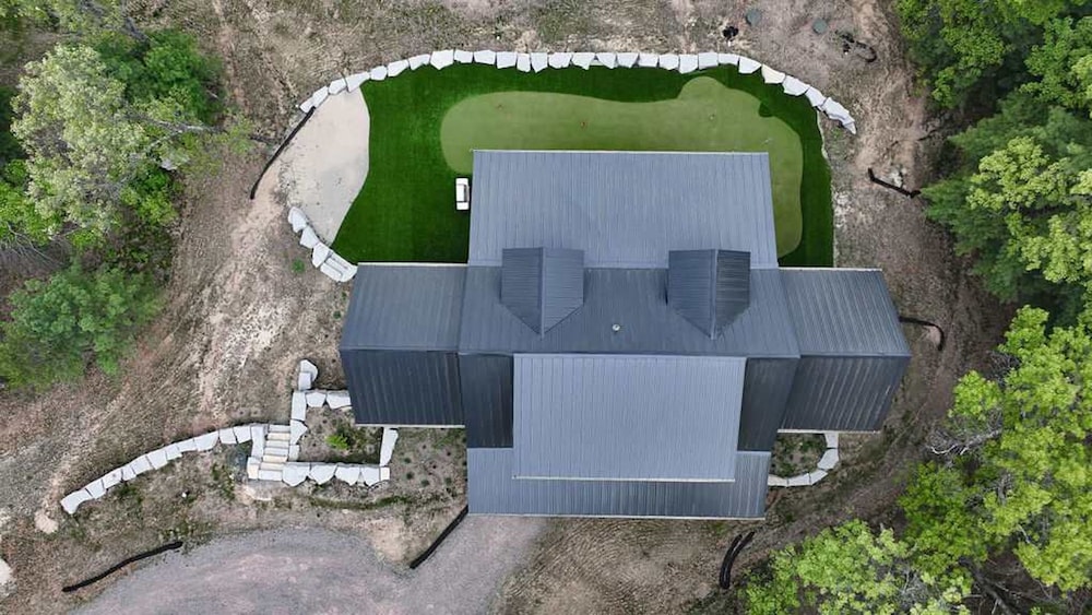 6BR Sand Valley Lodge With Hot Tub Bar Putting Green